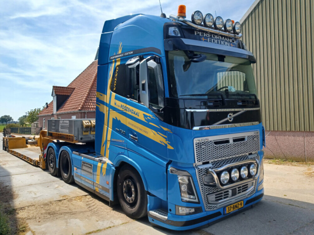 WSI Volvo FH4 Globetrotter XL 6x2 met 2-assige Euro PX