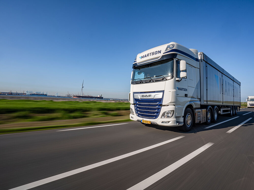 Tekno Tekno DAF XG+ 6x2 with 3-axle walkingfloor trailer MARTSON