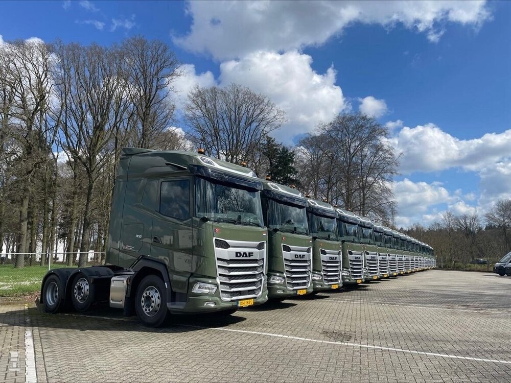 Tekno Tekno DAF XG 6x2 with 3-axle curtainside trailer Military DEFENSIE DVVO