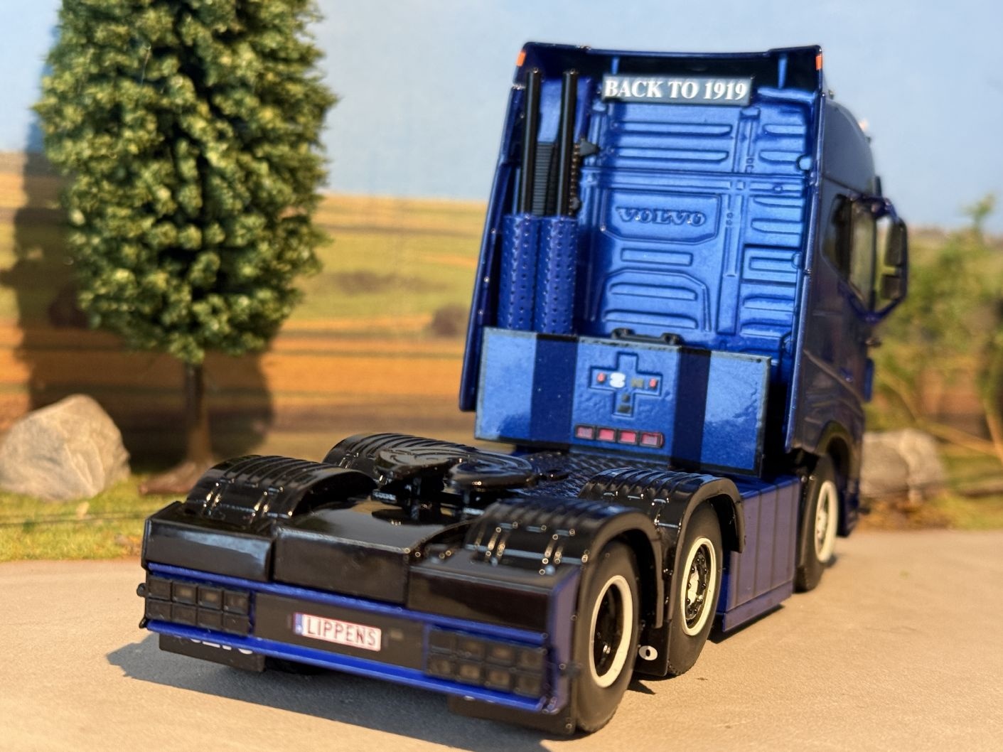 WSI Volvo FH5 Globetrotter 6x2 twin steer LIPPENS WSI Volvo FH5 Globetrotter 6x2 twin steer LIPPENS