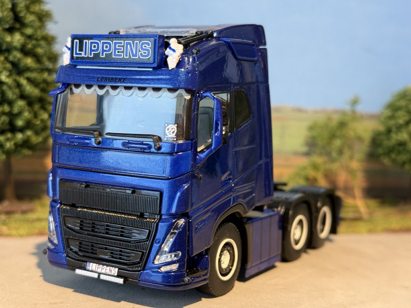 WSI Volvo FH5 Globetrotter 6x2 twin steer LIPPENS WSI Volvo FH5 Globetrotter 6x2 twin steer LIPPENS