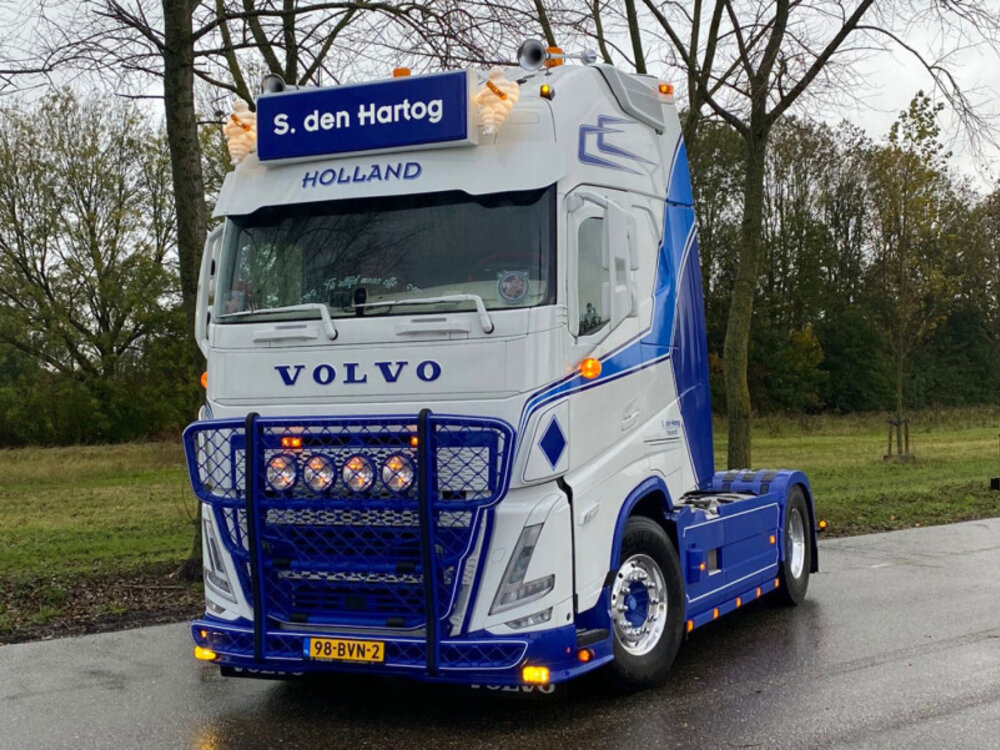 WSI WSI Volvo FH5 Globetrotter XL 4x2 S. DEN HARTOG