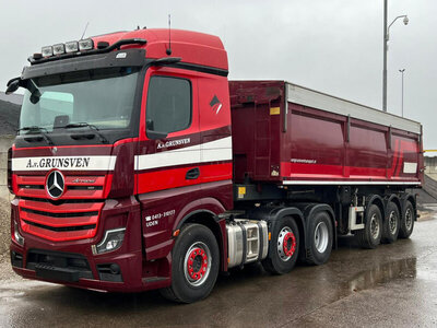 WSI WSI Mercedes- Benz Actros MP5 Stream Space 6x2 Twin Steer met 3-assige + non steering kipper trailer A. VAN GRUNSVEN
