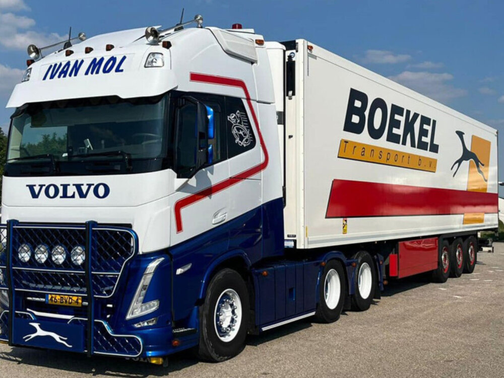 WSI WSI Volvo FH5 Globetrotter XL 6x2 with 3-axle reefer trailer  IVAN MOL TRANSPORT