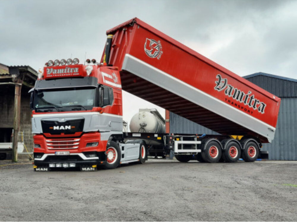 Tekno Tekno MAN TGX GX 4x2 with 3-axle tipper trailer VAMITRA