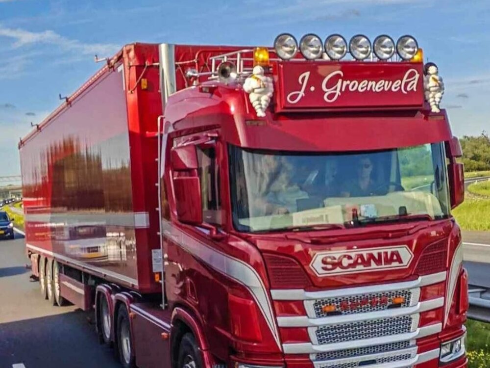 WSI WSI Scania R normal 6x2 sleepas with 3-axle volume trailer J. GROENEVELD TRANSPORT