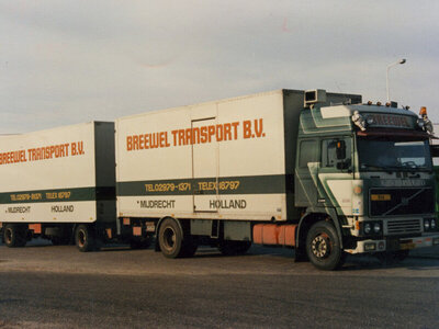 WSI WSI Volvo F12 Globetrotter 4x2 rigid truck with 2-axle drwabar turntable trailer BREEWEL