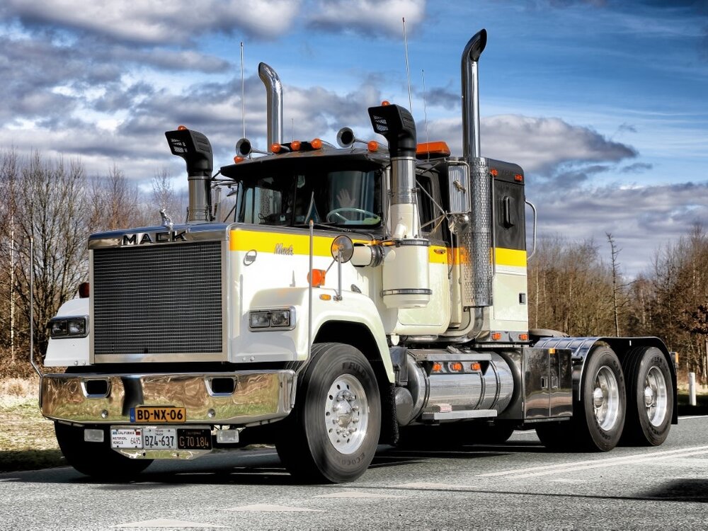 Tekno Tekno Mack RW Superliner 6x4 with 3-axle lowloader VAN DEN HERIK