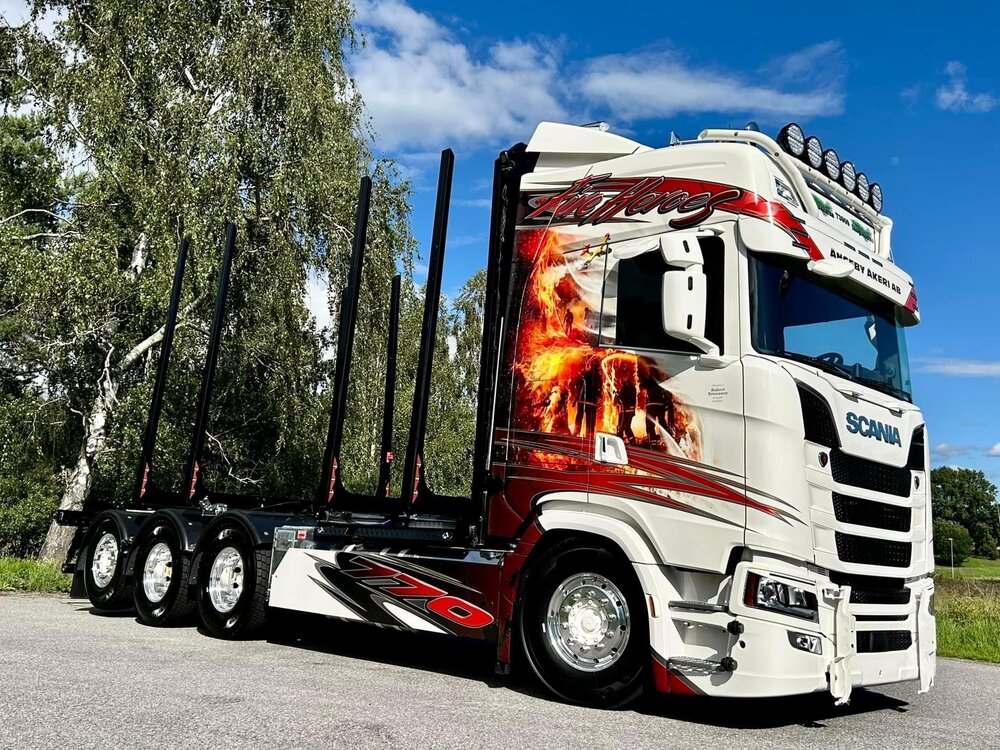 Tekno Tekno Scania Next Gen 770S Highline 4-axle riged truck with 3-axle Swedish wood trailer ANGEBY AKERI