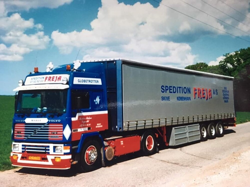 Tekno Volvo F12 Globetrotter met 3-assige schuifzeilen oplegger MORTEN NIELSEN