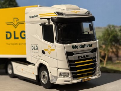 WSI WSI DAF XG 6x2 with 3-axle reefer trailer DLG LOGISTICS
