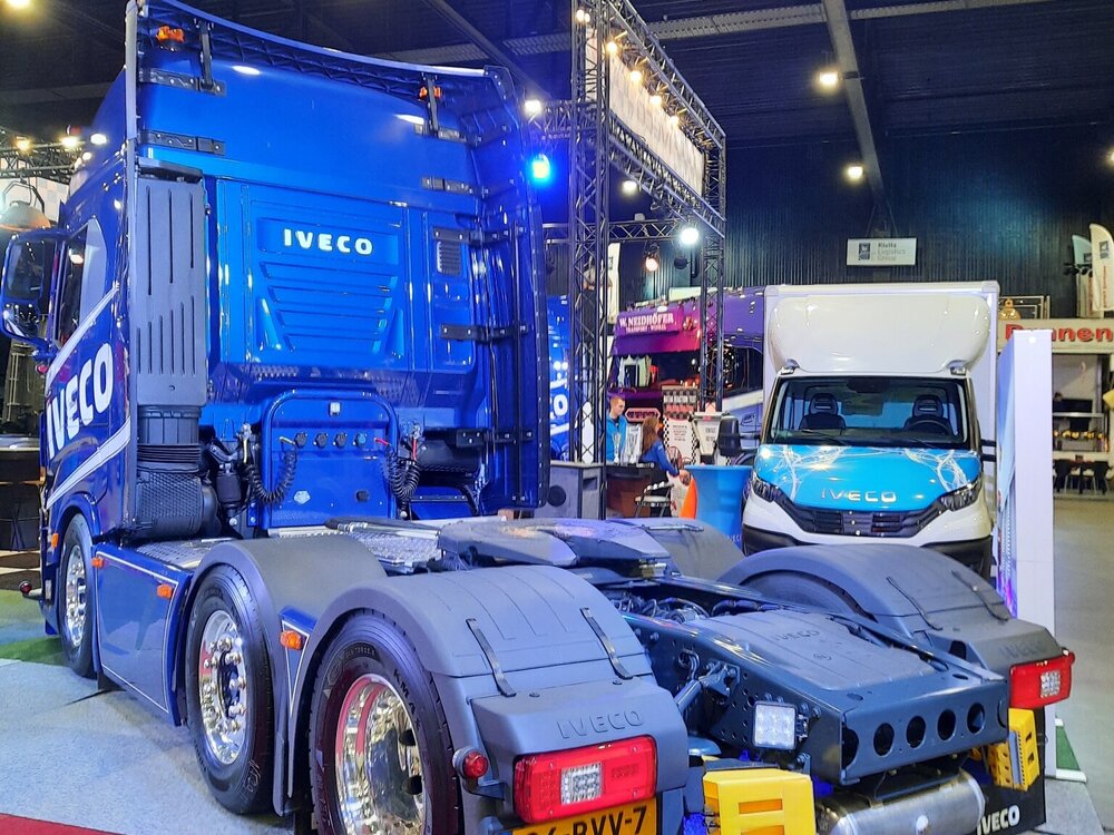 Tekno Tekno Iveco S-Way 6x2 IVECO NL DEMO