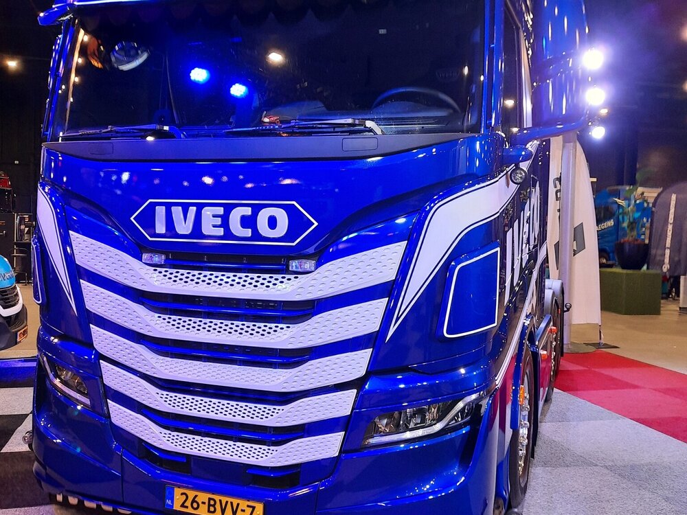 Tekno Tekno Iveco S-Way 6x2 IVECO NL DEMO