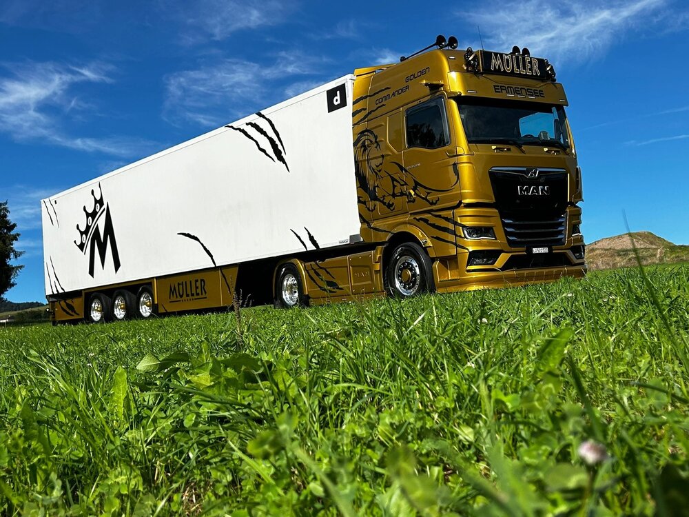 Tekno Tekno MAN TGX GX 4x2 with 3-axle reefer trailer MULLER -  Golden Commander