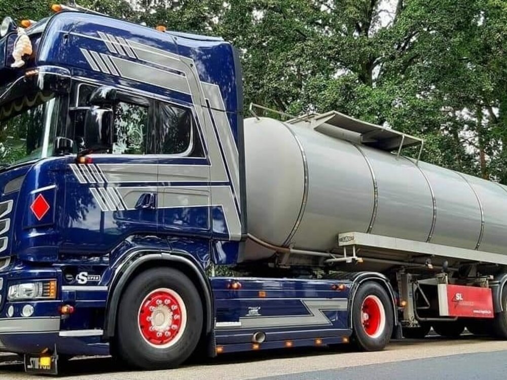 Tekno Tekno Scania R -serie Topline 4x2 trekker met 3 assige tankoplegger SL LOGISTICS