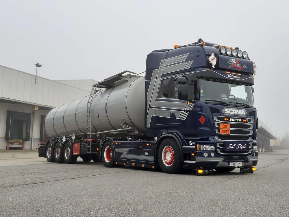 Tekno Tekno Scania R -serie Topline 4x2 trekker met 3 assige tankoplegger SL LOGISTICS