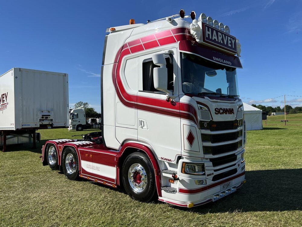 WSI WSI Scania S660 6x2 with 3-axle Ekeri box trailer STUART HARVEY Bristol UK