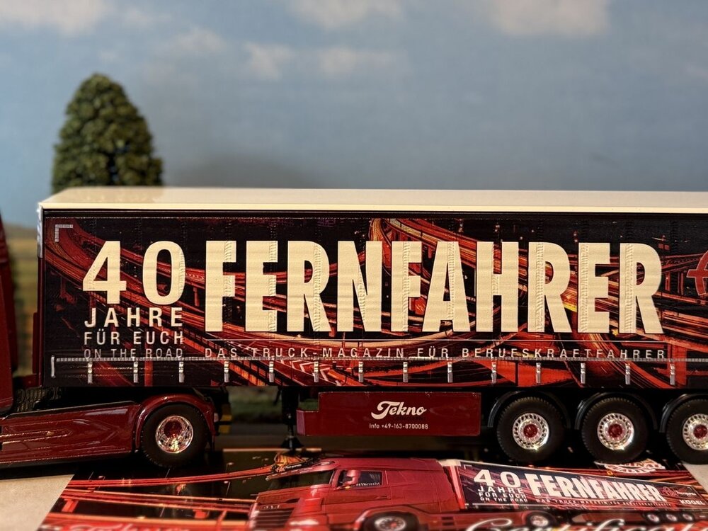 Tekno Tekno Daf XG+ with 3-axle curtainside trailer FERNFAHRER 40 JAHRE