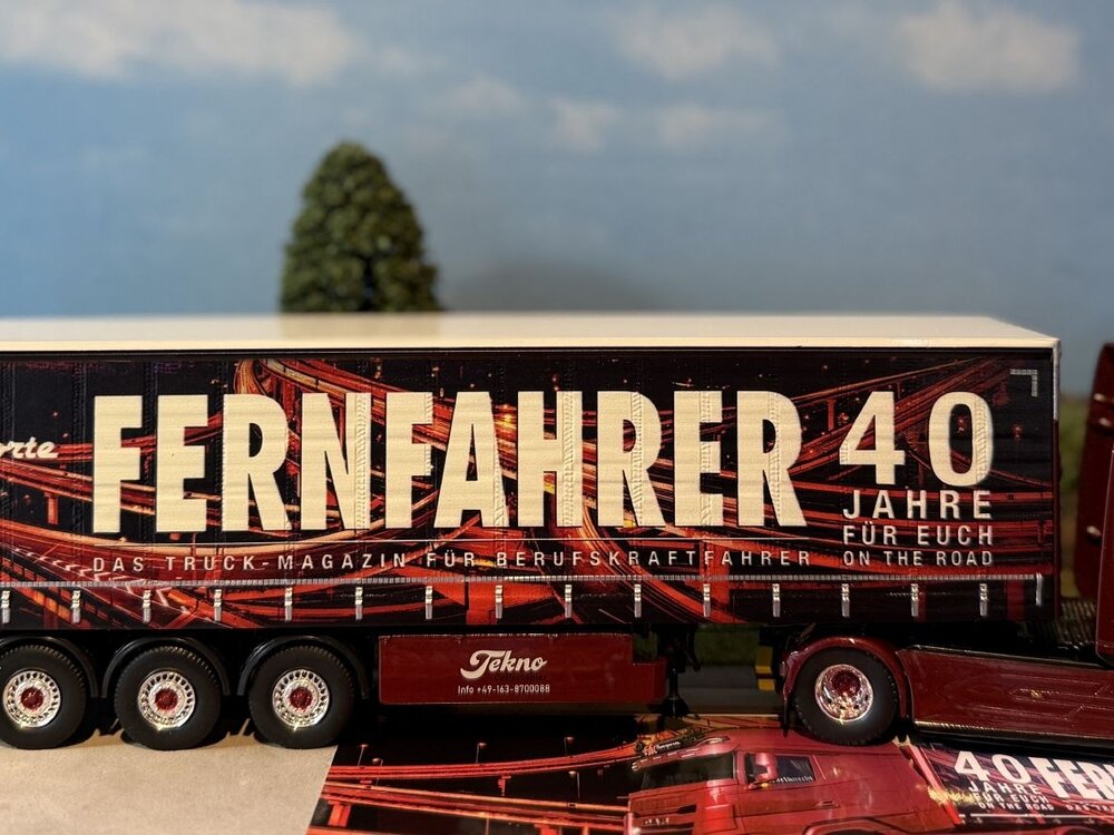 Tekno Tekno Daf XG+ with 3-axle curtainside trailer FERNFAHRER 40 JAHRE