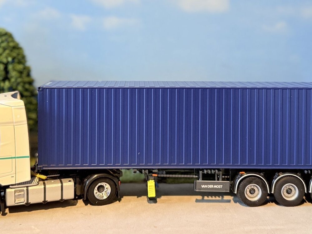 WSI WSI DAF XG 4x2 + 3-axle container trailer + 40ft. container VAN DER MOST