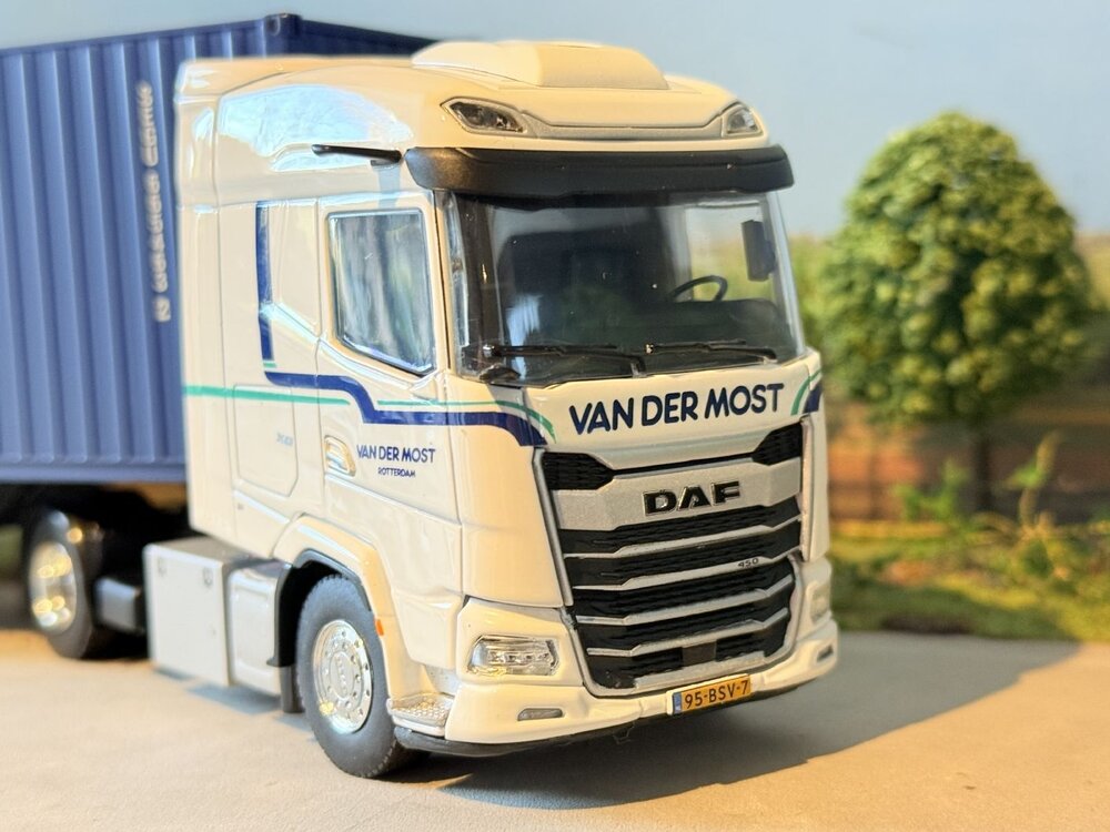 WSI WSI DAF XG 4x2 + 3-axle container trailer + 40ft. container VAN DER MOST