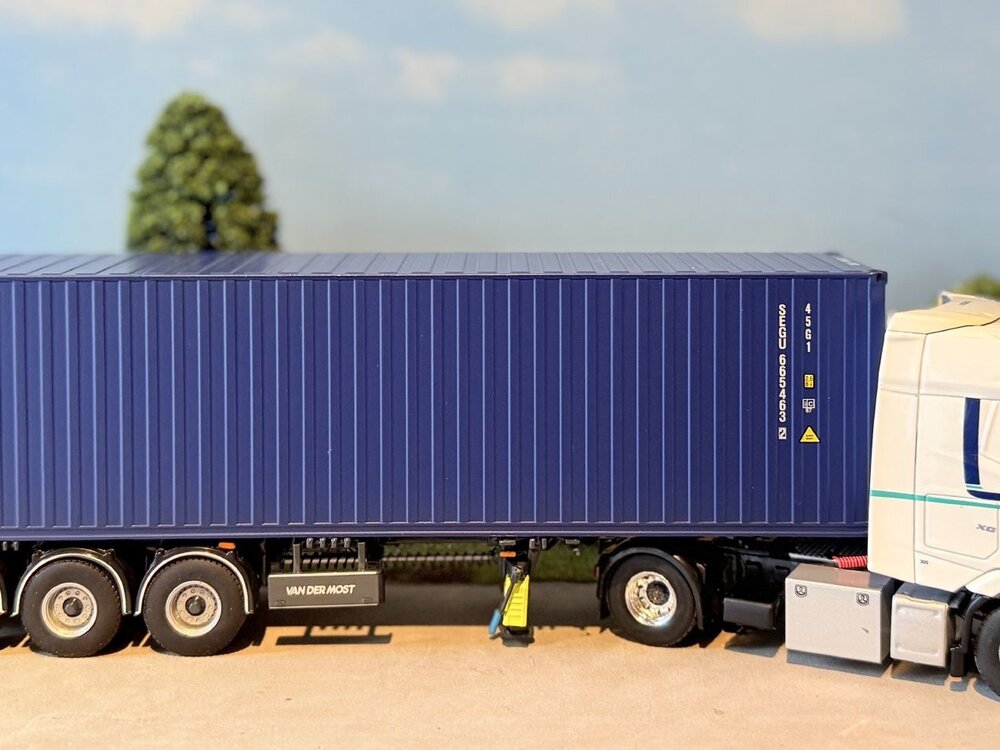 WSI WSI DAF XG 4x2 + 3-axle container trailer + 40ft. container VAN DER MOST