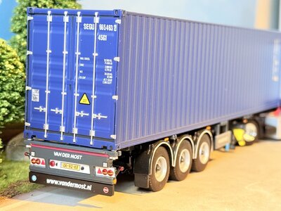 WSI WSI DAF XG 4x2 + 3-axle container trailer + 40ft. container VAN DER MOST