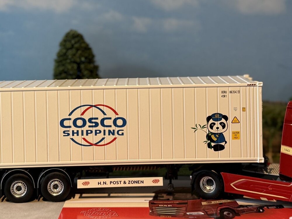 Tekno Tekno DAF XF 4x2 trekker met 3 assig containerchassis + 40ft. container H.N. POST & ZN.
