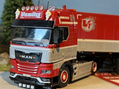 Tekno Tekno MAN TGX GX 4x2 with 3-axle tipper trailer VAMITRA