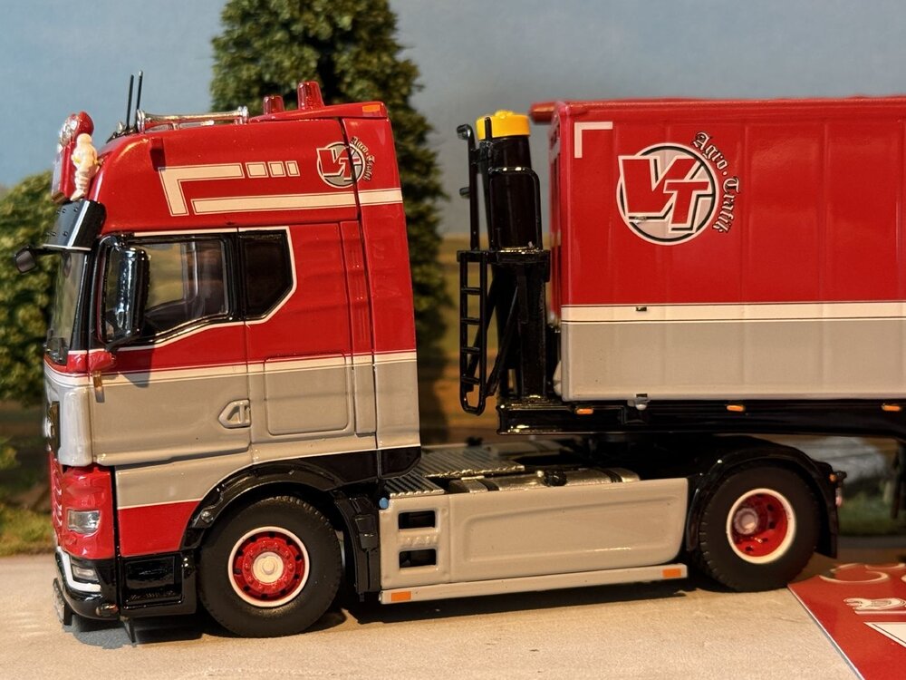 Tekno Tekno MAN TGX GX 4x2 with 3-axle tipper trailer VAMITRA