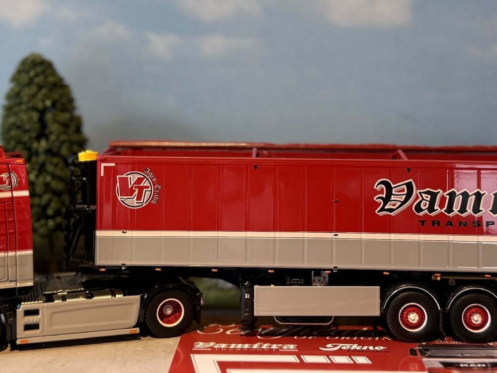 Tekno Tekno MAN TGX GX 4x2 with 3-axle tipper trailer VAMITRA