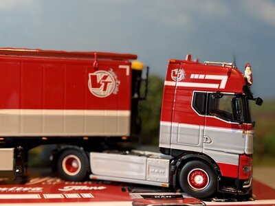 Tekno Tekno MAN TGX GX 4x2 with 3-axle tipper trailer VAMITRA