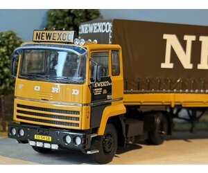 Tekno 84844 – Newexco Ford Transcontinental – Semi-Remorque Bâchée 2 Essieux – 1/50