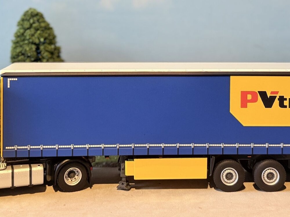 WSI WSI DAF XG 4x2 with 3-axle curtainside trailer PV TRANSPORT