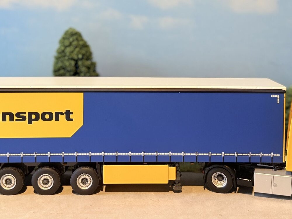 WSI WSI DAF XG 4x2 with 3-axle curtainside trailer PV TRANSPORT
