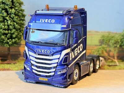 Tekno Tekno Iveco S-Way 6x2 IVECO NL DEMO