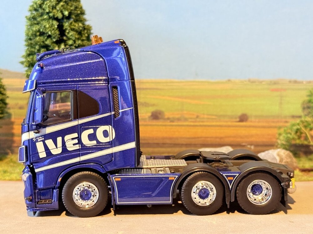 Tekno Tekno Iveco S-Way 6x2 IVECO NL DEMO