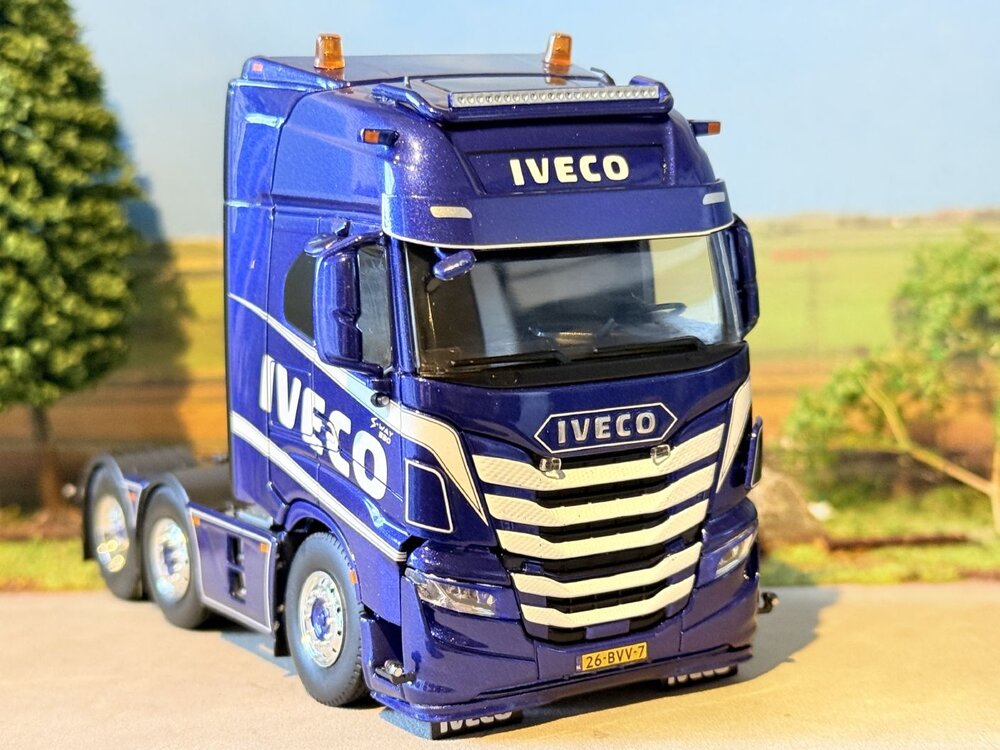 Tekno Tekno Iveco S-Way 6x2 IVECO NL DEMO