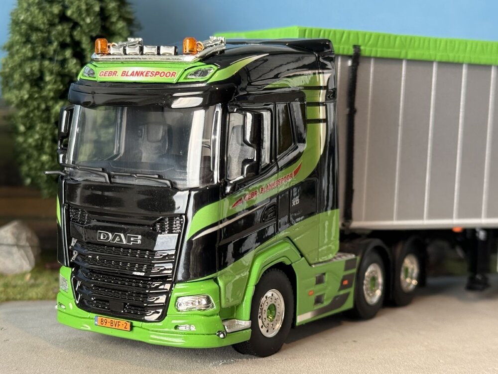 WSI WSI DAF XG + 3-axle twin steer volume trailer GEBR. BLANKESPOOR