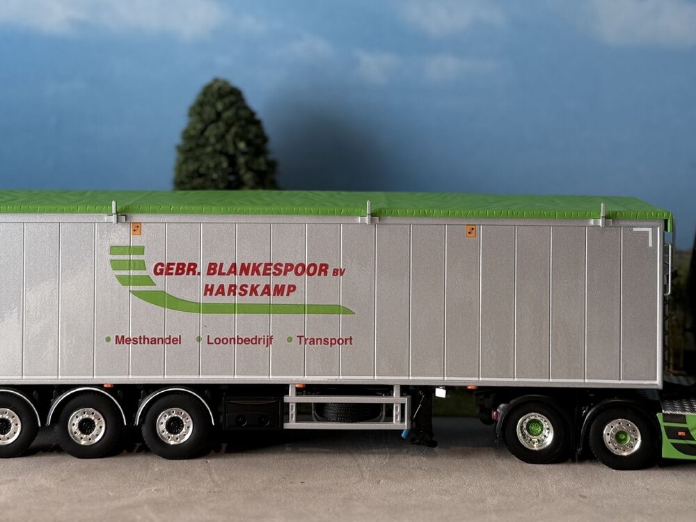 WSI WSI DAF XG + 3-axle twin steer volume trailer GEBR. BLANKESPOOR