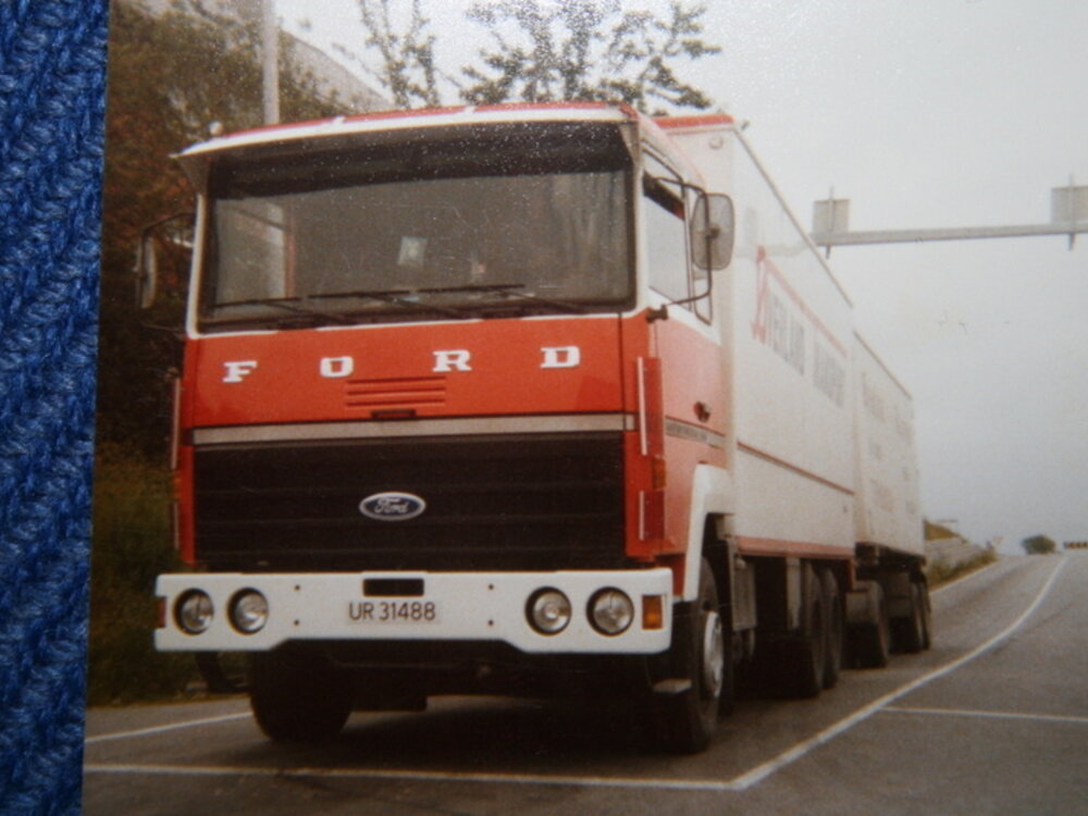 Tekno Tekno Ford Transcontinental motorwagen met 3-assige aanhanger OVERLAND