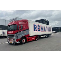 WSI Volvo FH4 Globetrotter 4x2 met 3-assige box trailer N.C. CHRISTENSEN & SONNER