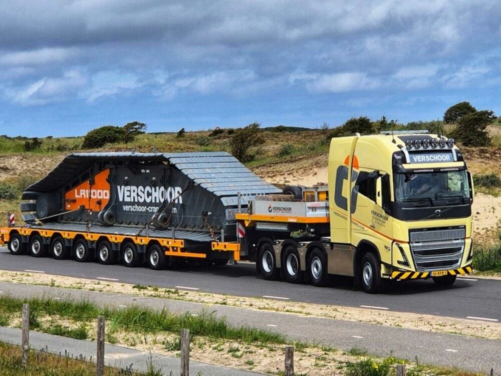 WSI Volvo FH5 Globetrotter XL 8x4 with 7-axle manoovr (track WSI Volvo FH5 Globetrotter XL 8x4 with 7-axle manoovr (track
