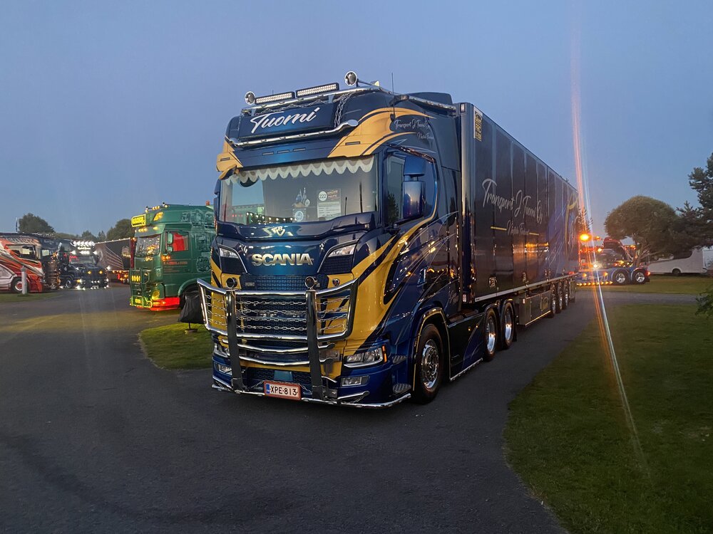 Tekno Tekno Scania Next Gen S520 Highline with 3-axle Ekeri reefer trailer TUOMI