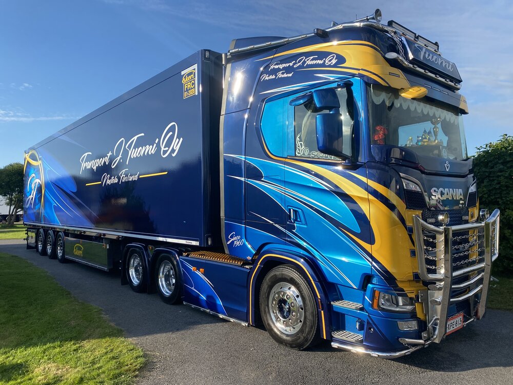 Tekno Tekno Scania Next Gen S520 Highline with 3-axle Ekeri reefer trailer TUOMI