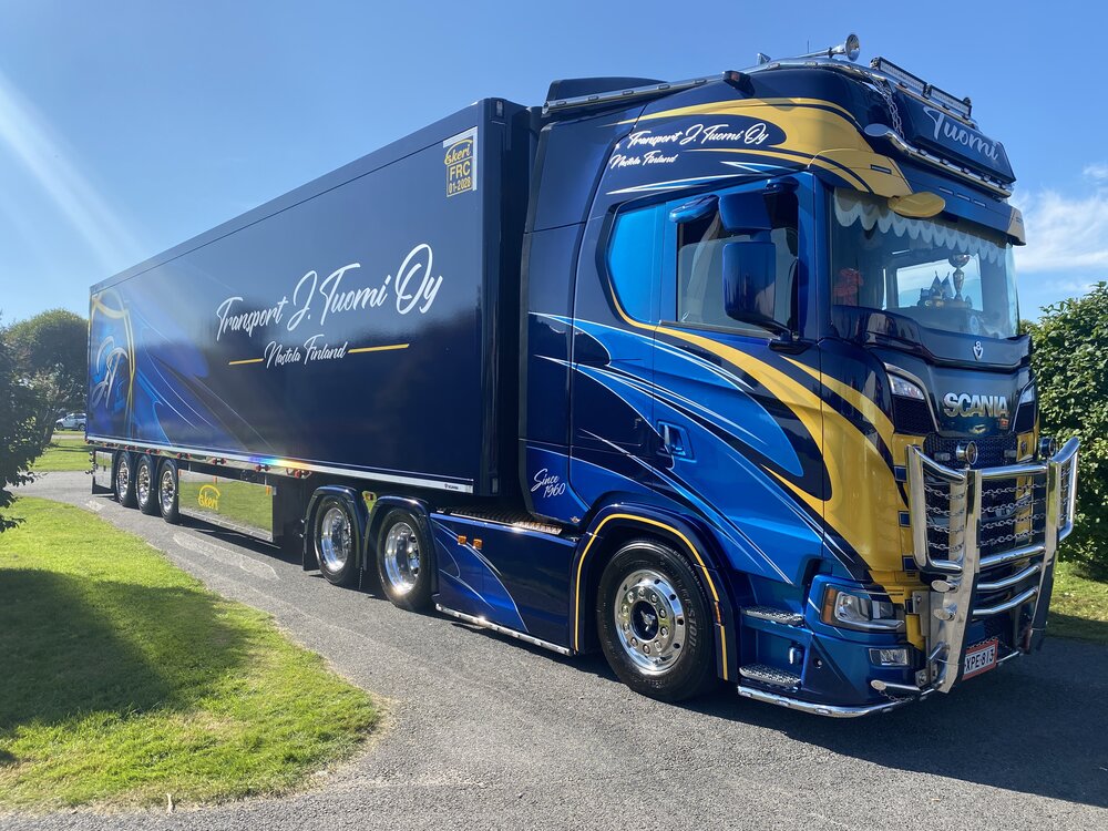 Tekno Tekno Scania Next Gen S520 Highline with 3-axle Ekeri reefer trailer TUOMI