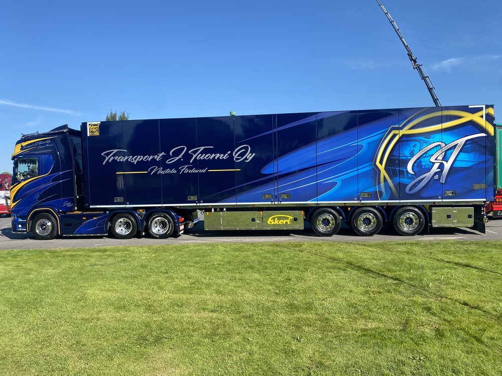 Tekno Tekno Scania Next Gen S520 Highline with 3-axle Ekeri reefer trailer TUOMI