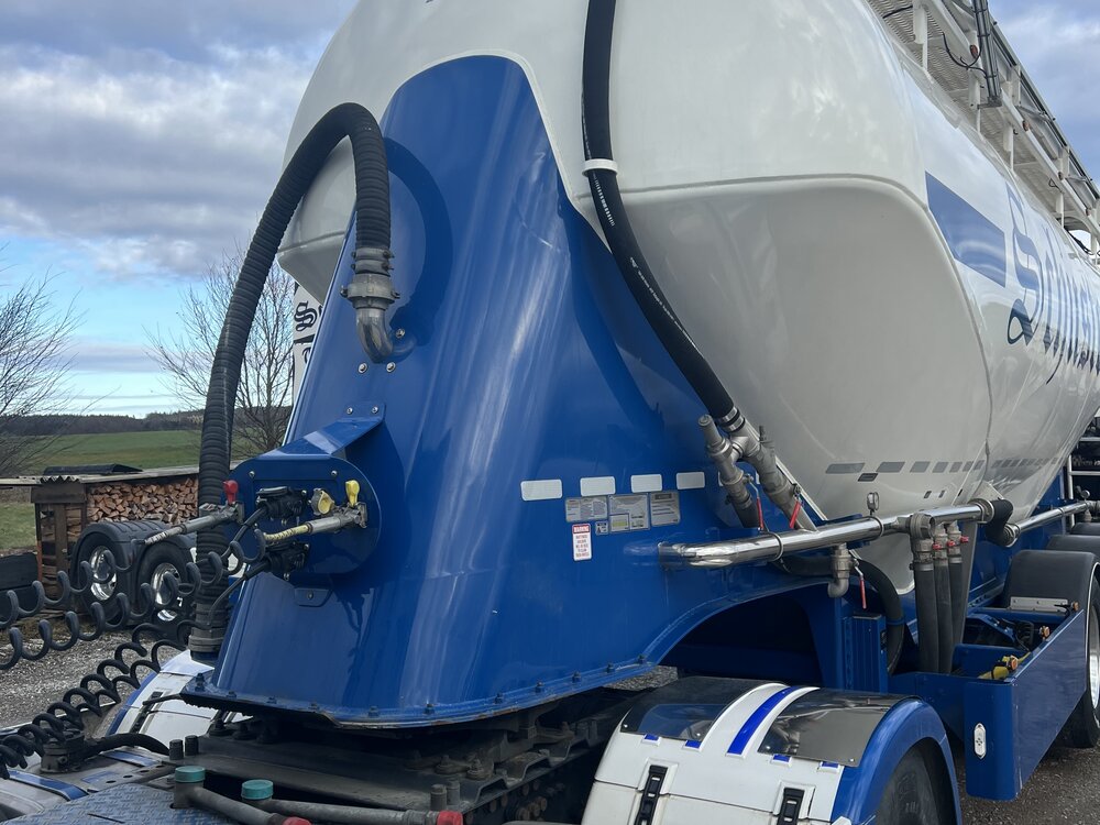 Tekno Tekno Scania Next Gen 560R with Feldbinder trailer SCHUSTER