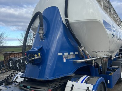 Tekno Tekno Scania Next Gen 560R with Feldbinder trailer SCHUSTER