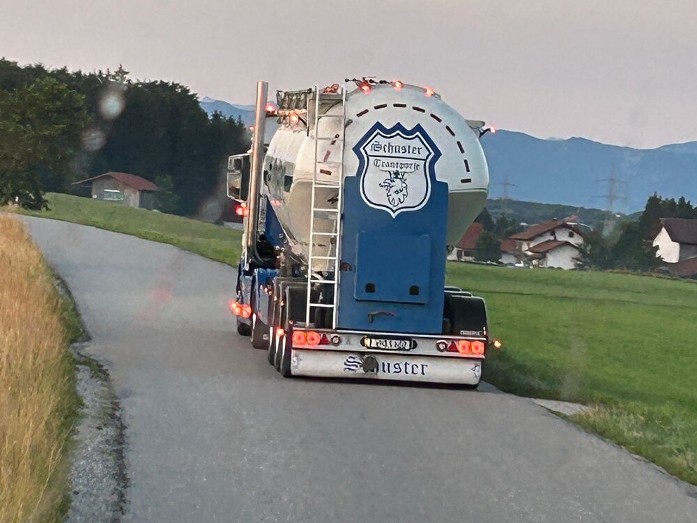 Tekno Tekno Scania Next Gen 560R with Feldbinder trailer SCHUSTER